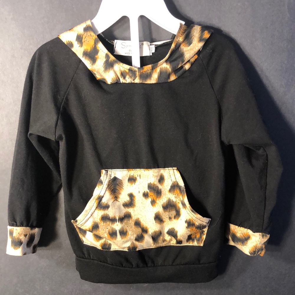 Absolutely adorable hooded Tee-Shirt !